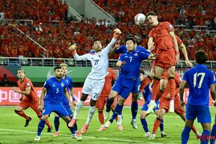 国足半场2-0新加坡数据：国足控球率6成，射门7-5领先